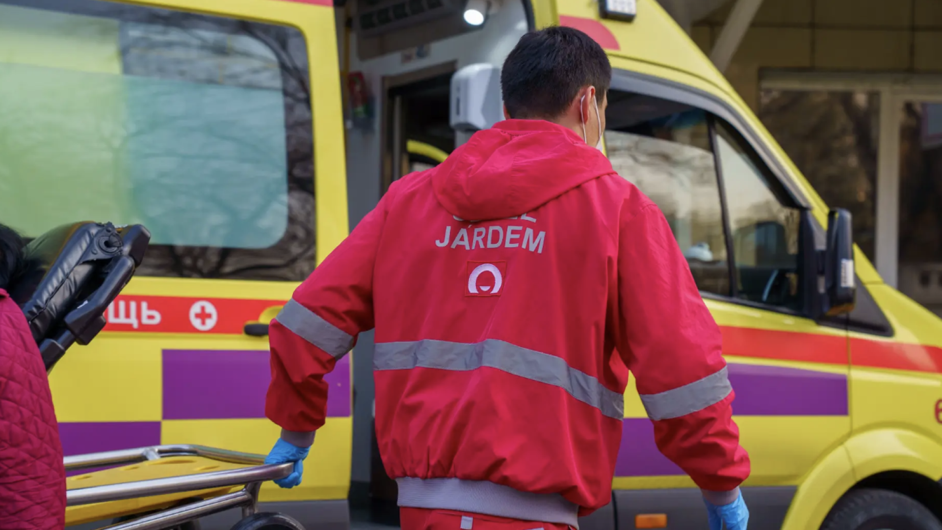 врач скорой помощи