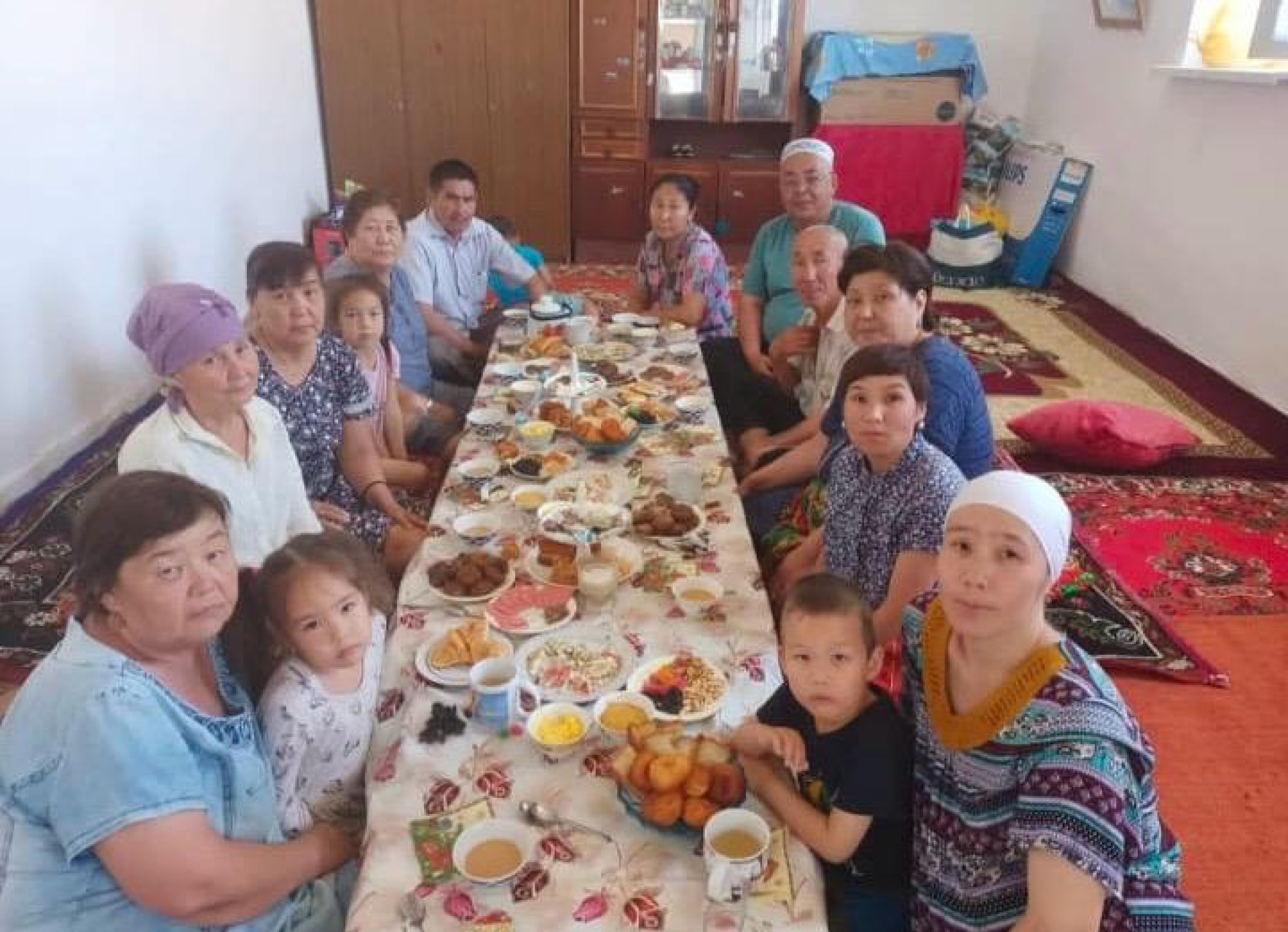 Семья Карабалиных вместе с родственниками в хозяйственной постройке