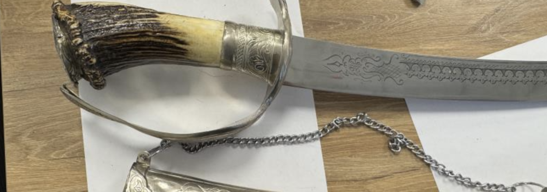 Две сабли с костяной рукоятью из коллекции Масимова