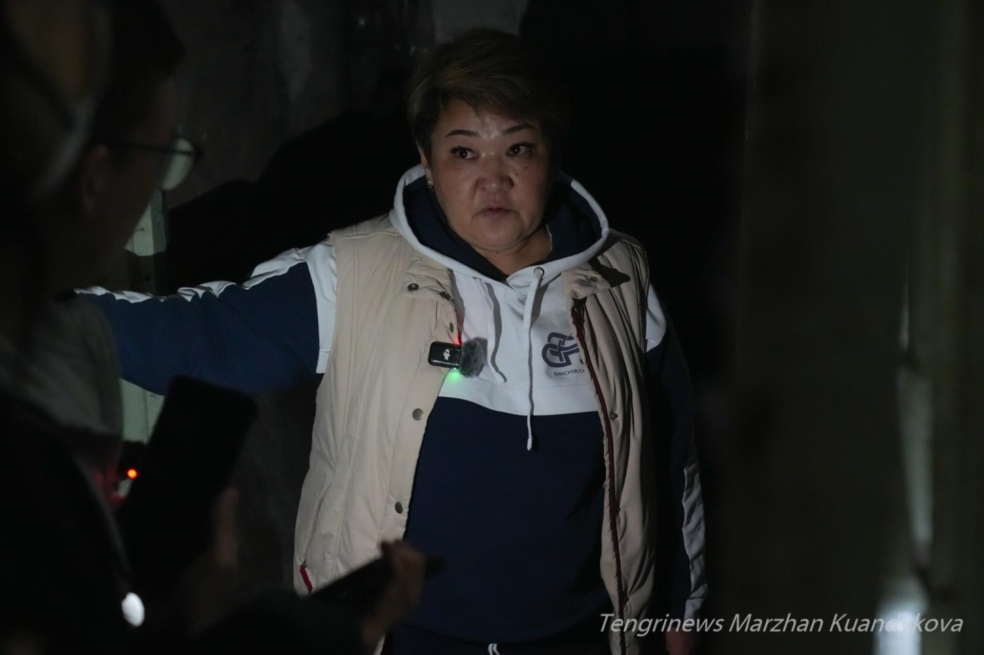 Гульбарам Машенова, старшая по дому в аварийном общежитии на Пастера в Астане. Фото: ©️ Tengrinews.kz / Маржан Куандыкова