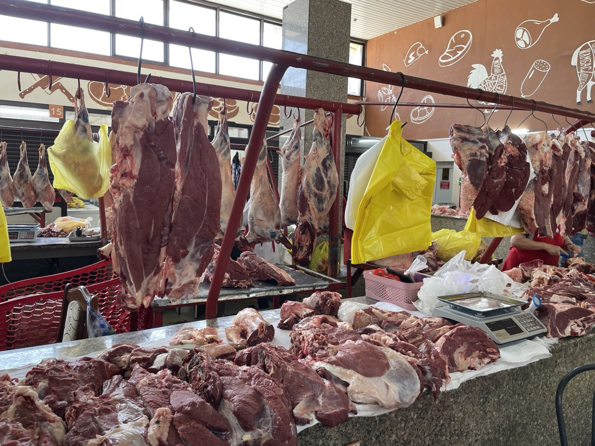Продавцы говядины в Алматы говорят, что покупателей стало меньше 
