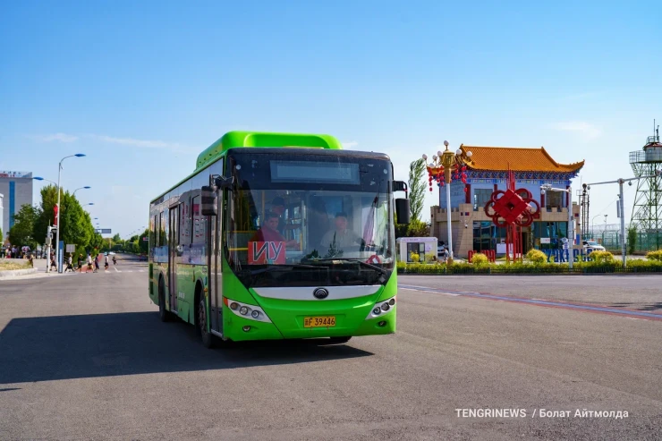 Бесплатный автобус, на котором можно перемещаться от одного ТЦ в "Хоргосе" к другому