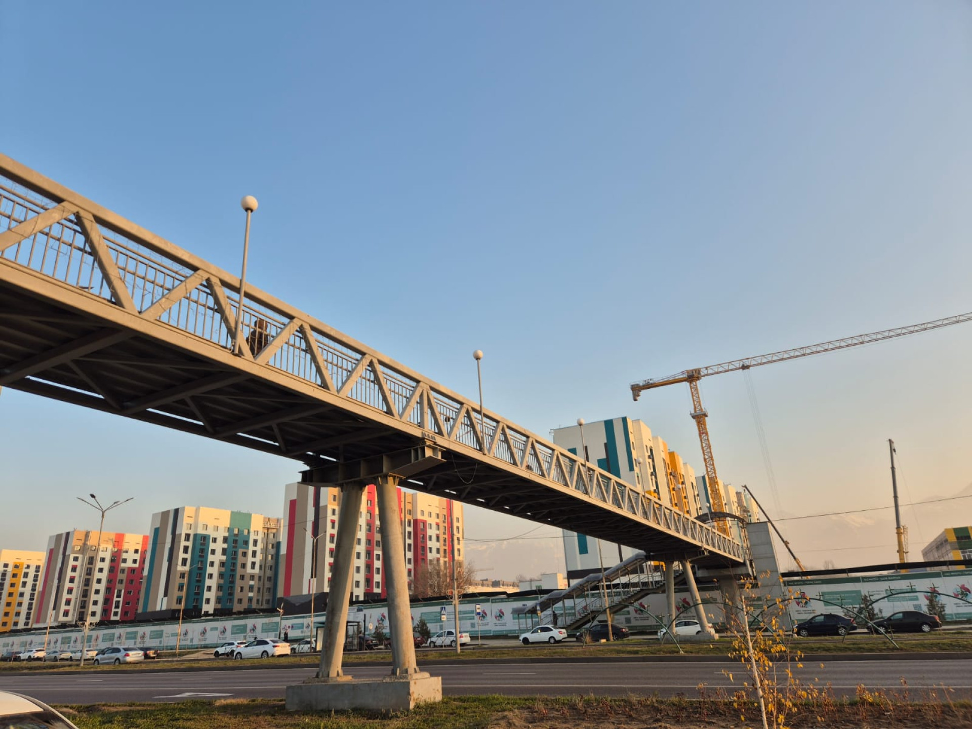 Надземный переход в Наурызбайском районе