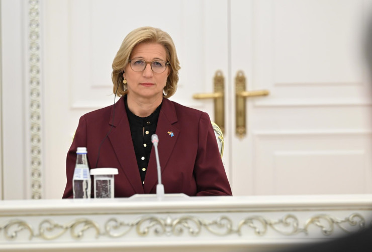 Анке Релингер