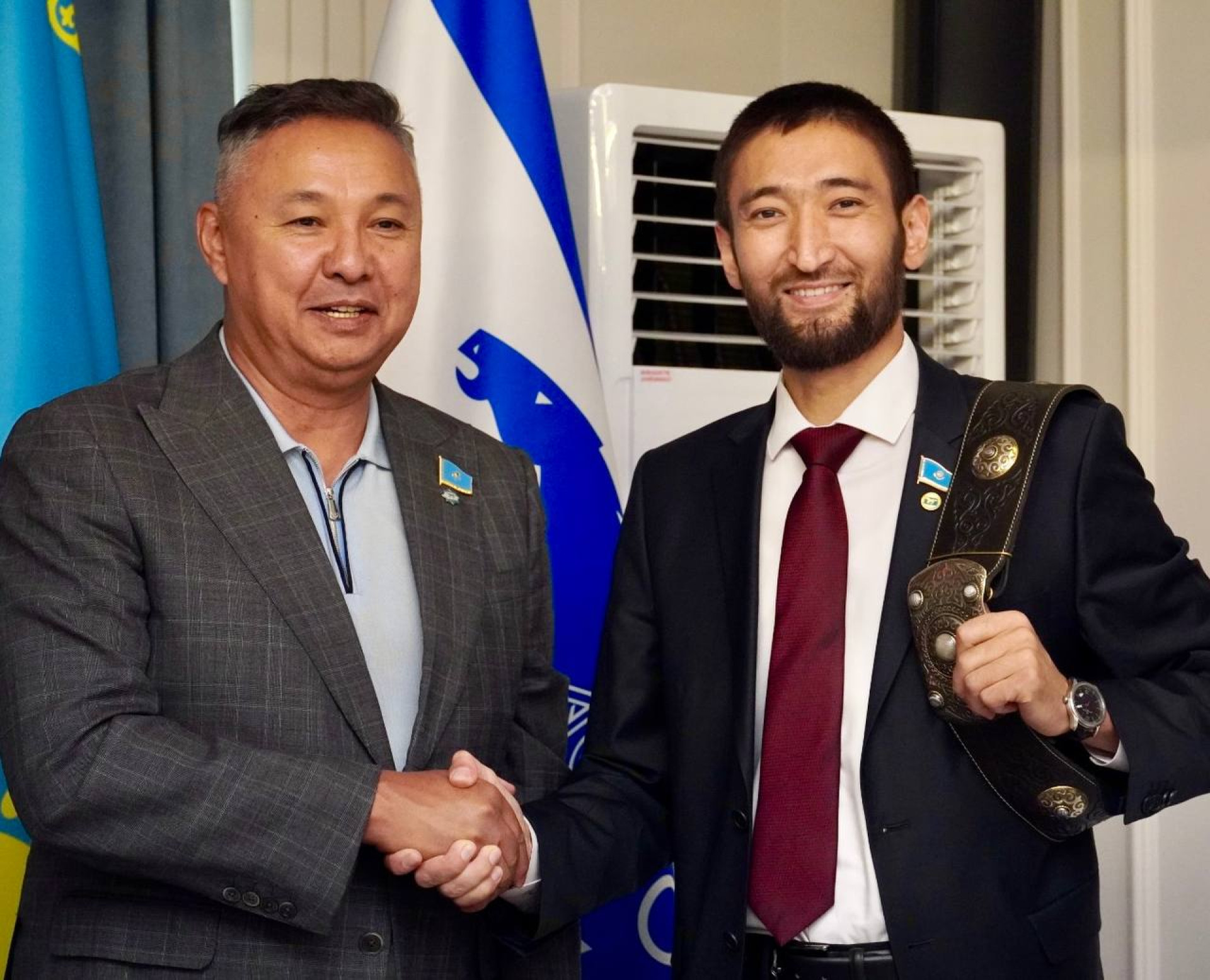 Азат Перуашев Ержан Бейсенбаев