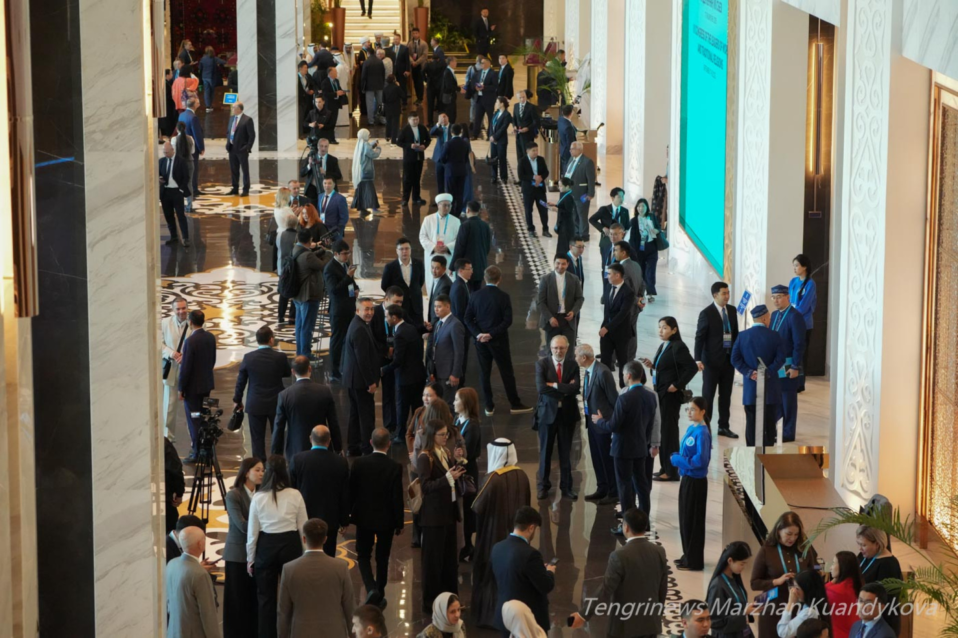 дворец независимости Астана