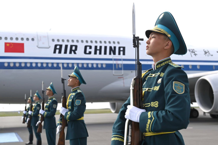 Теплое прощание: Токаев проводил Си Цзиньпина в аэропорту 5 ca5069c8feb9c873a63748bc34597fc0