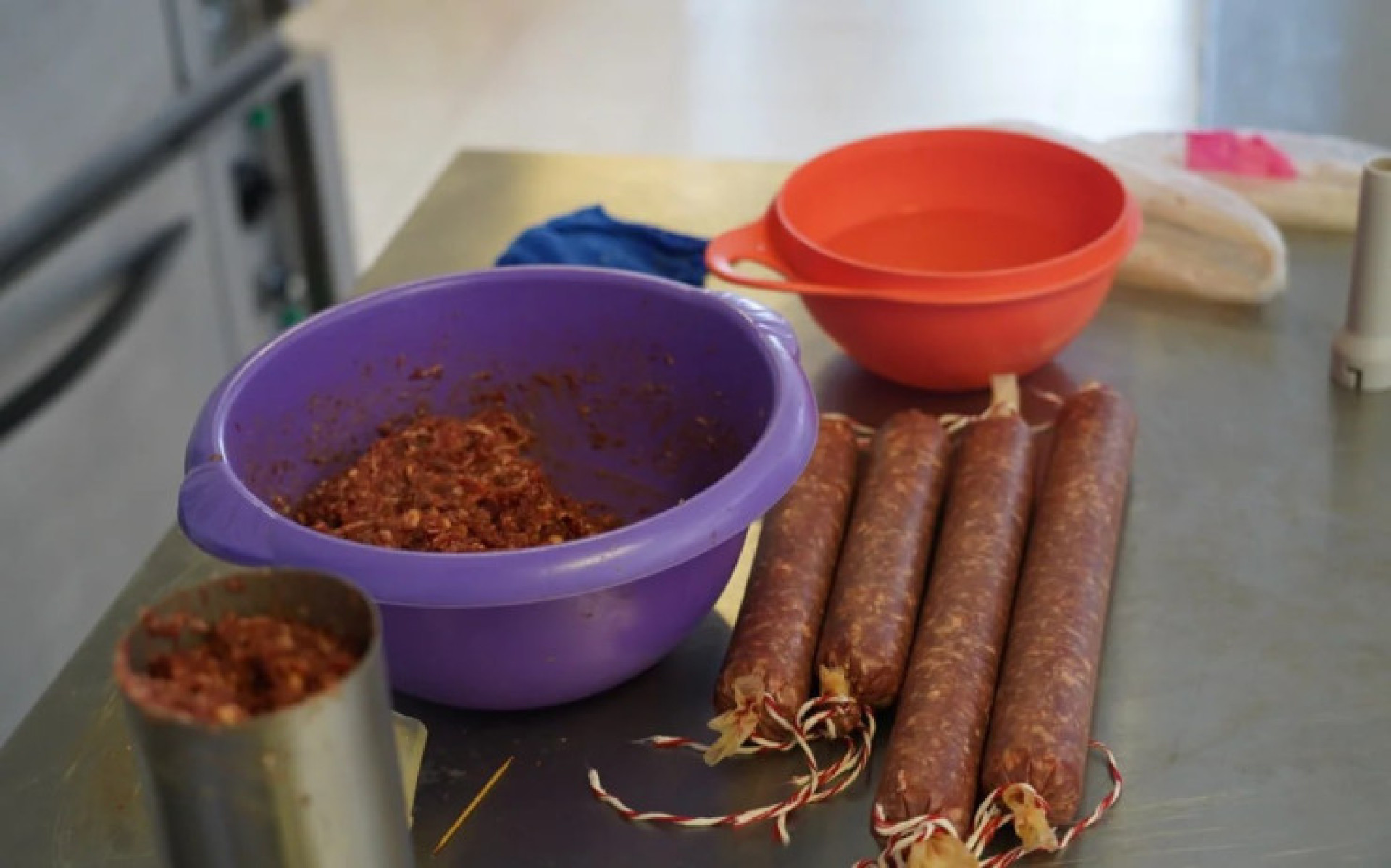 Колбаса из мяса сайги. Фото: ЗКТУ имени Жангир хана