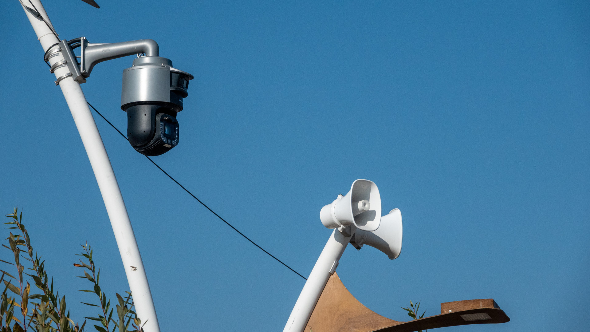 Камеры видеонаблюдения на набережной Капшагая