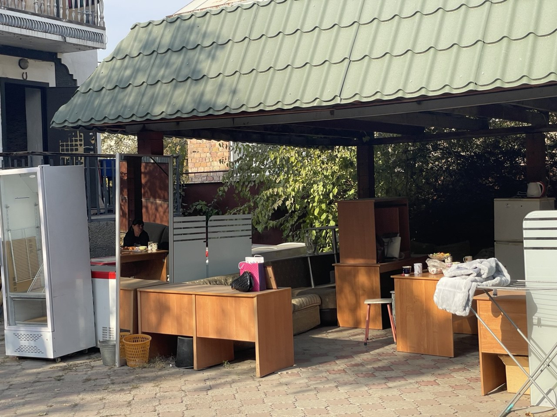 Во дворе центра "Реванш"