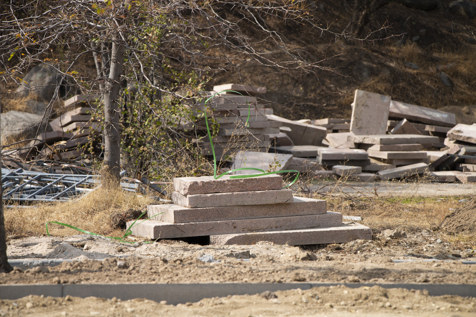 Скандально известные гранитные плиты с Большой Алматинки, реконструкция, сентябрь 2025 года