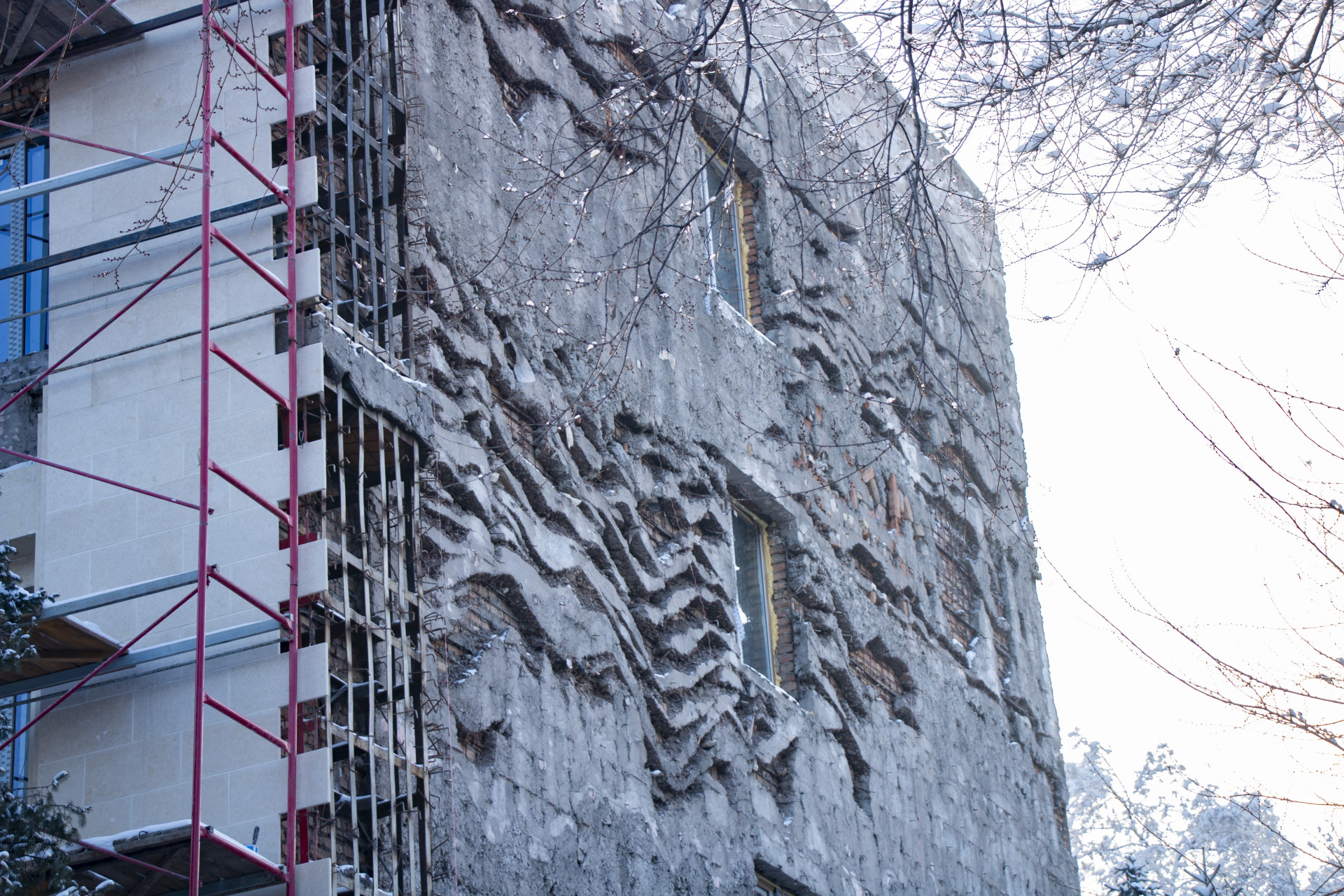 Ремонт здания акимата Ауезовского района Алматы, вид с торца