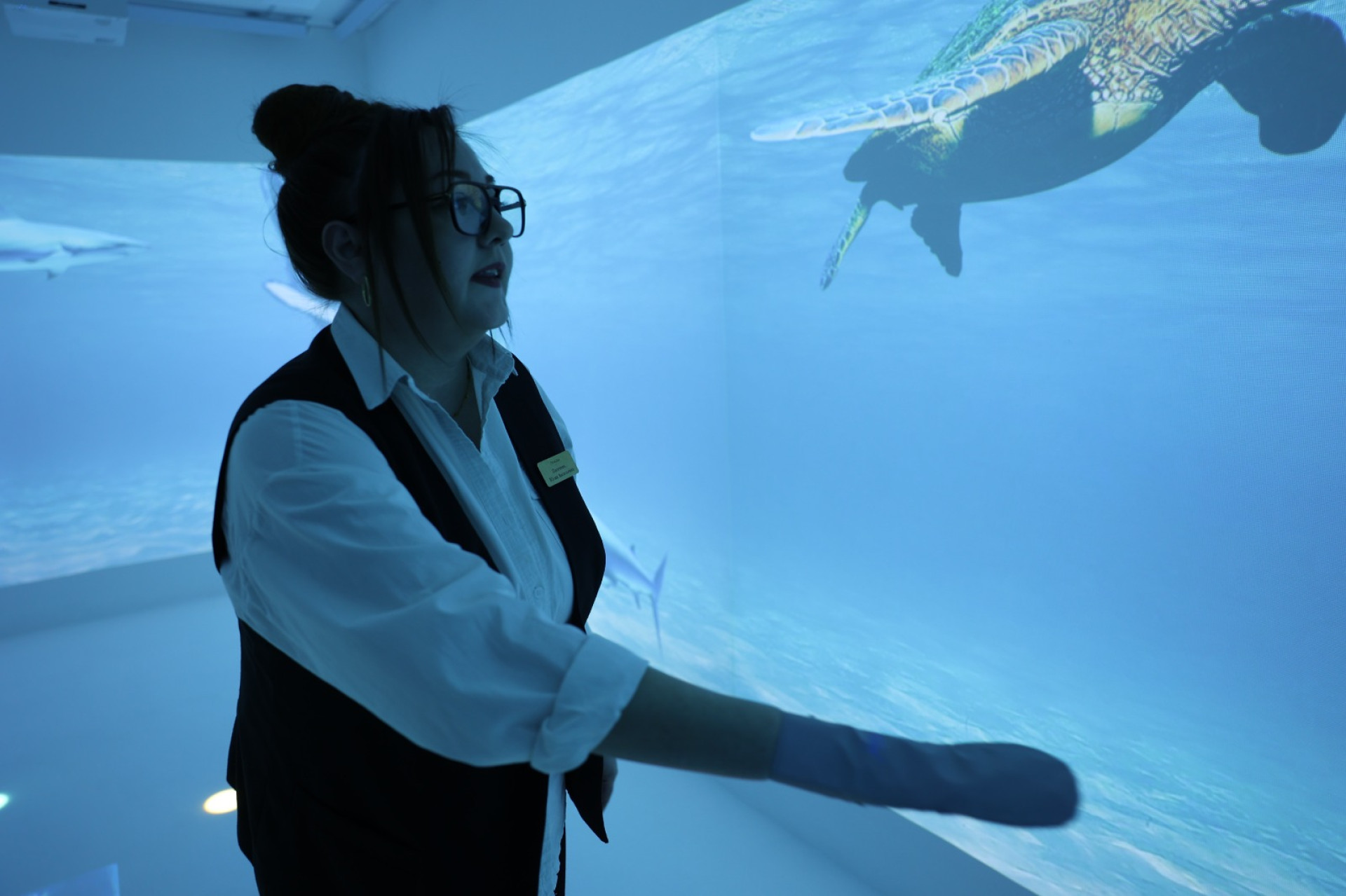 Интерактивный зал с проектором в реабилитационном центре для детей на месте бывшей президентской резиденции, Костанайская область 