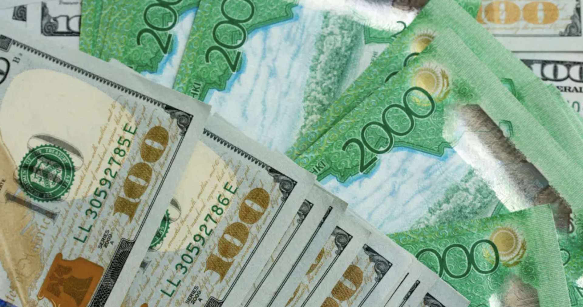 Доллары и тенге