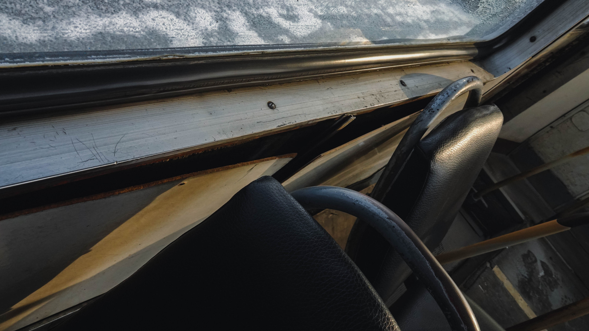 корпус трамвая буквально расходится по швам, Усть-Каменогорск