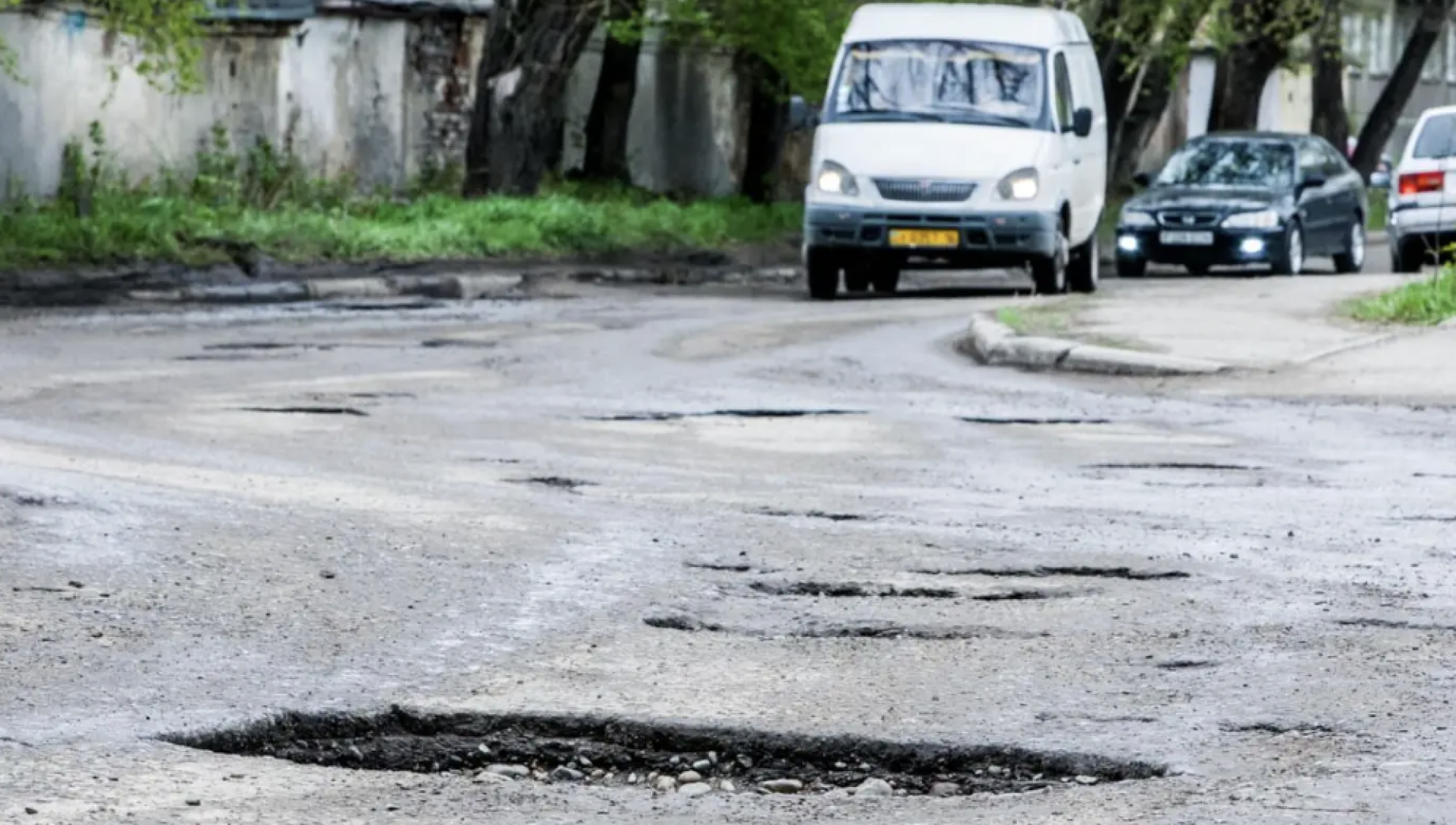 Разбитая дорога в Согре