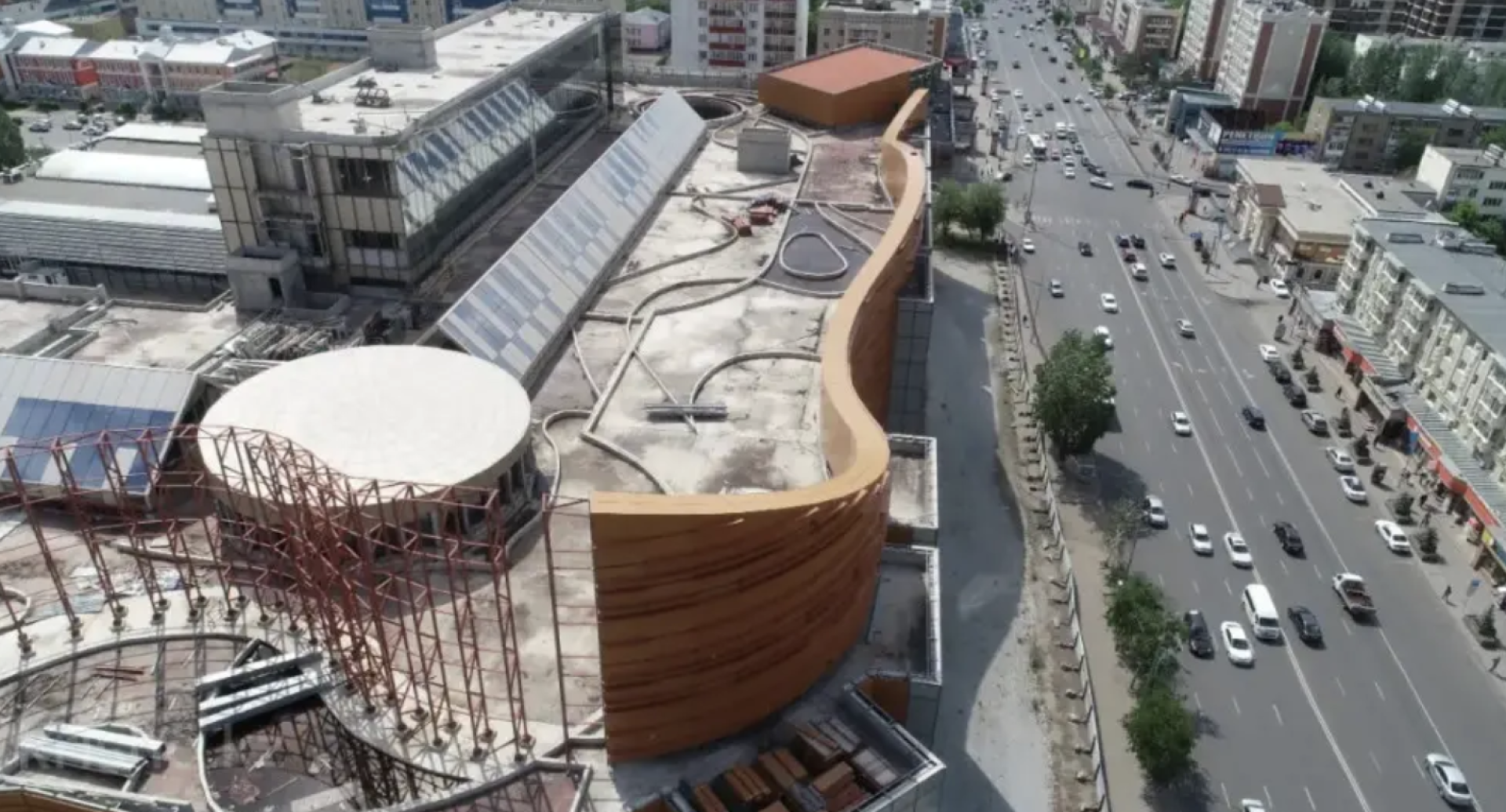 недостроенный трц в Астане