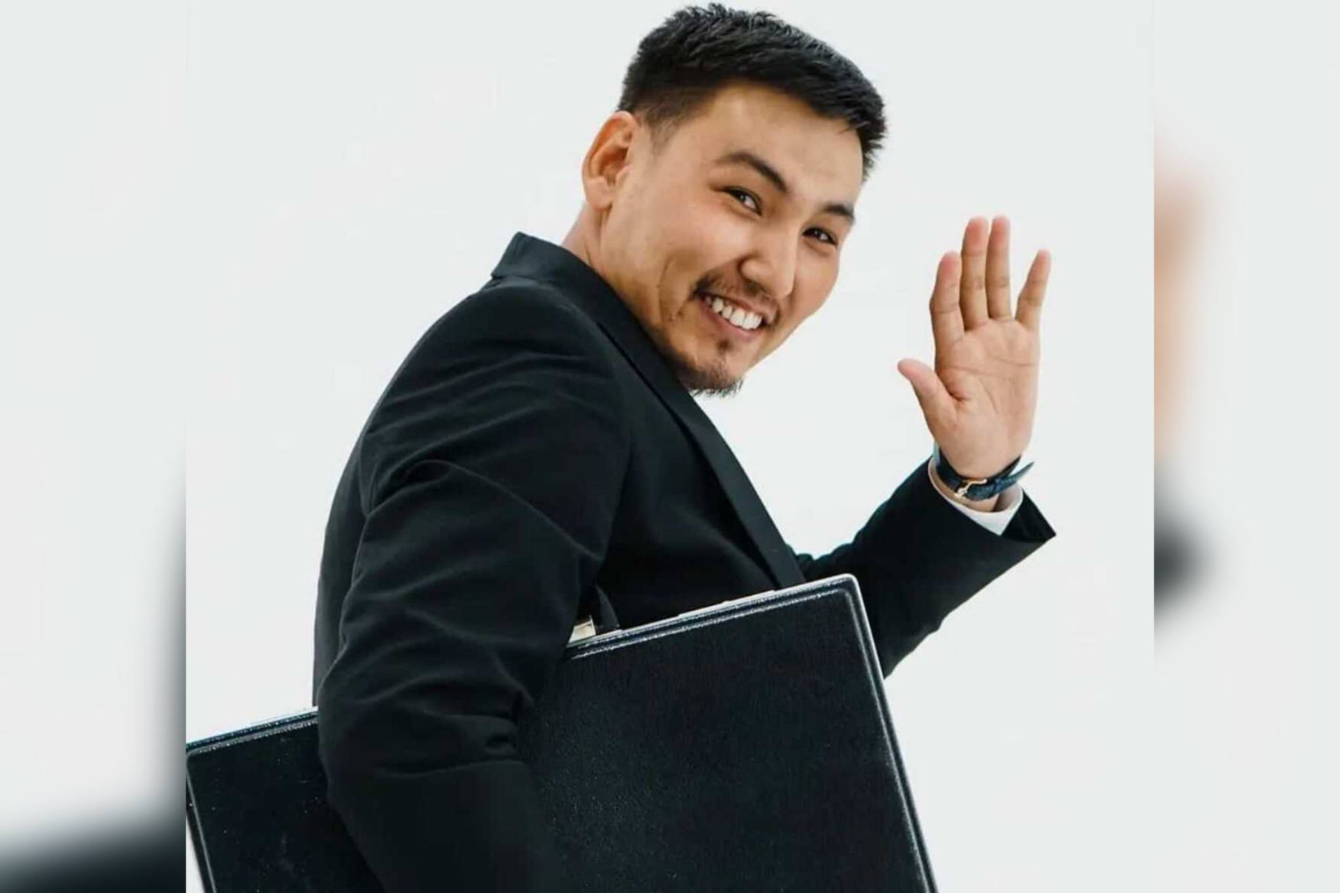 Жігітке қыздың саусағы Интернетте үлкен клитордың үлкен суреті