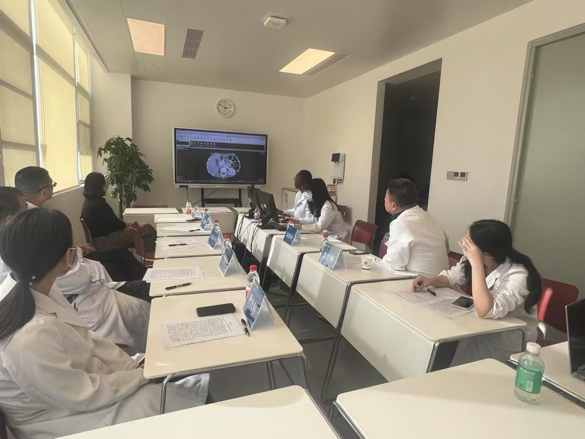 Консилиум врачей в Корее