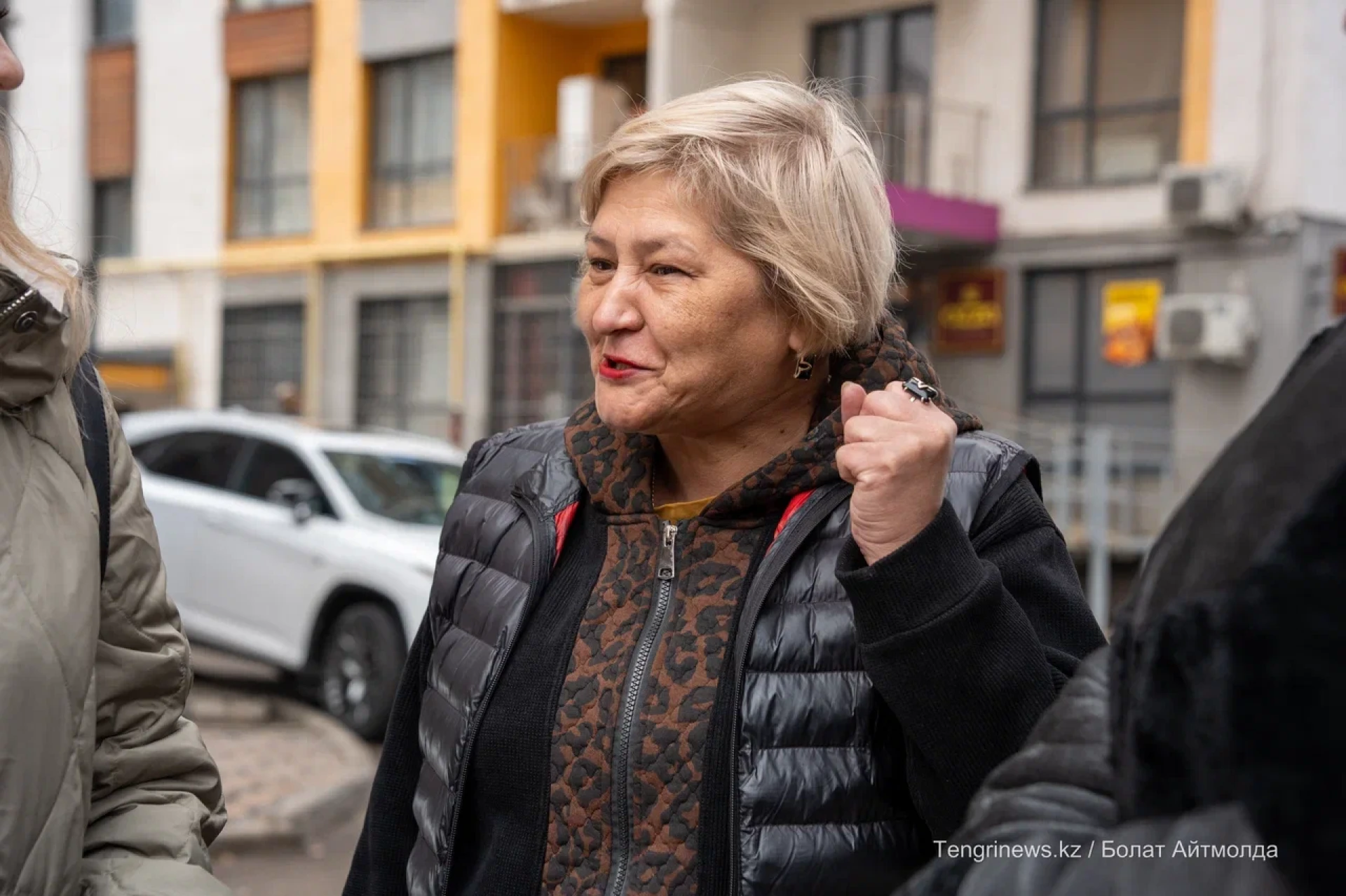 Председатель ОСИ Роза Маманова, улыбаясь, рассказывает о своей работе